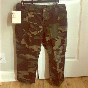 Cute camo cargo pants💋